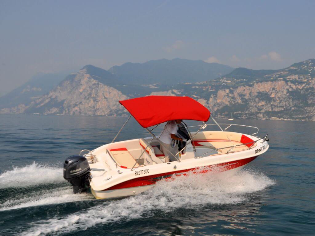 Tecnofiber Almar 40HP motorboat for rental without license